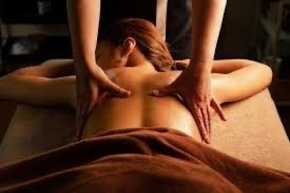 名古屋　メンズセラピスト　リンパマッサージ　オイルマッサージ